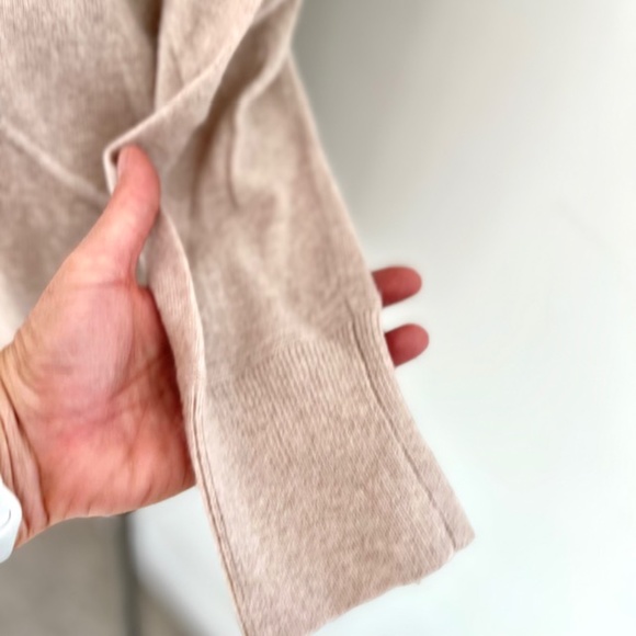 Banana Republic | 'Filpucci' Fine Italian Yarn Cream V-Neck Sweater - Picture 5 of 8